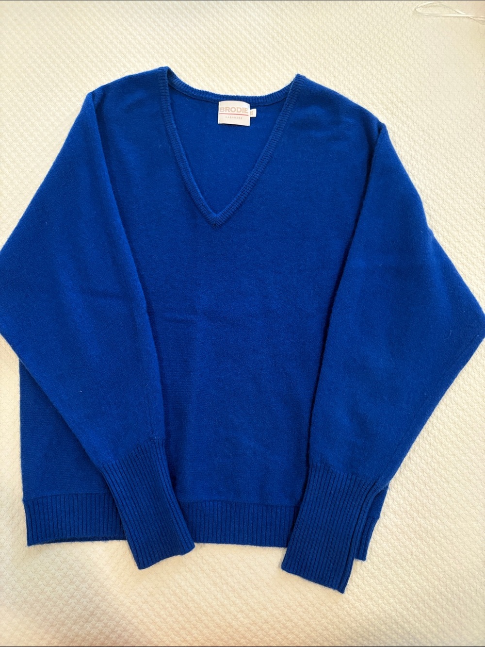 Brodie Cashmere V-Neck Sweater - Royal Blue